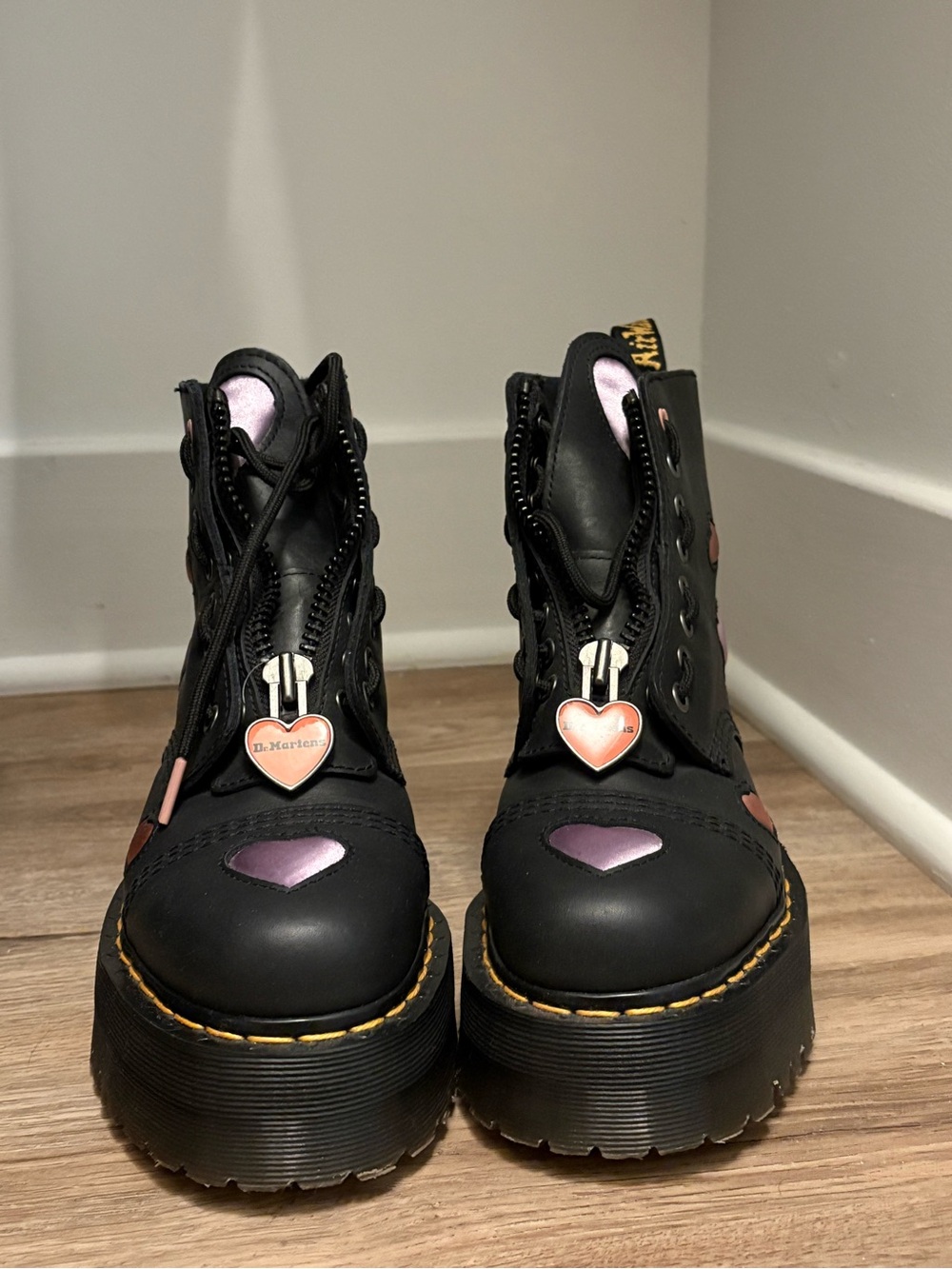 Dr Martens boots - Picture 2 of 3